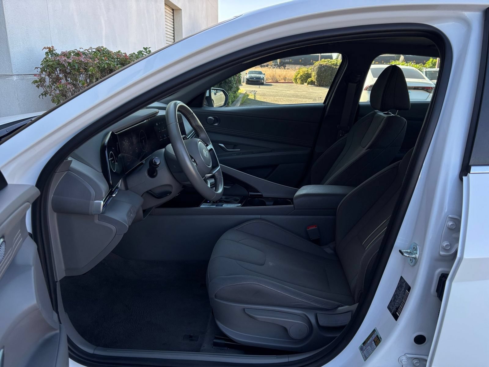 Used 2025 Hyundai Elantra SEL FWD image 27