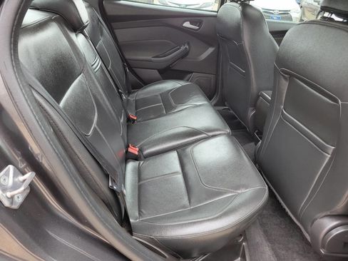 Used 2016 Ford Focus SE w/ Equipment Group 201A FWD image 12