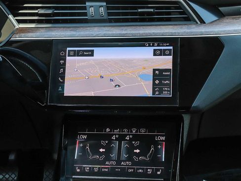 Used 2019 Audi e-tron Prestige w/ Prestige Package AWD/4WD image 19