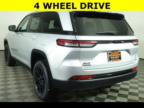 New 2025 Jeep Grand Cherokee Altitude image 7