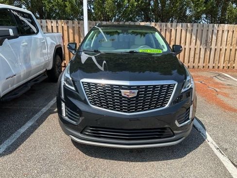 Used 2021 Cadillac XT5 Premium Luxury FWD image 2