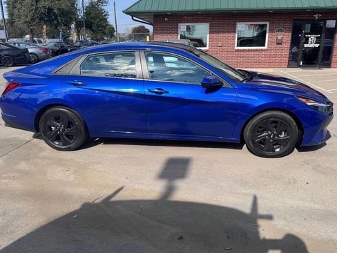 Used 2021 Hyundai Elantra SEL image 4