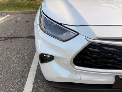 Used 2023 Toyota Highlander XLE