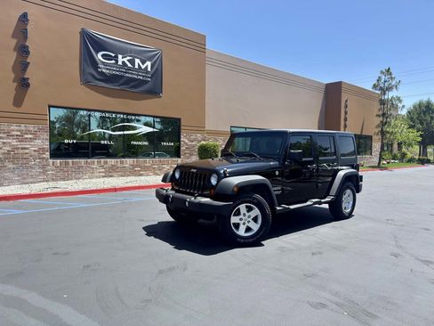 Used 2013 Jeep Wrangler Unlimited Sport image 2