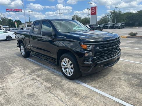 Used 2023 Chevrolet Silverado 1500 Custom image 1