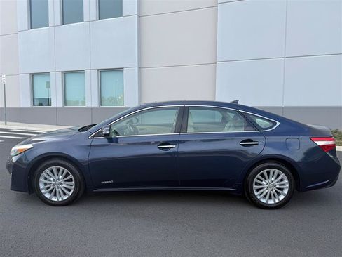Used 2014 Toyota Avalon Limited w/ Technology Package FWD image 5