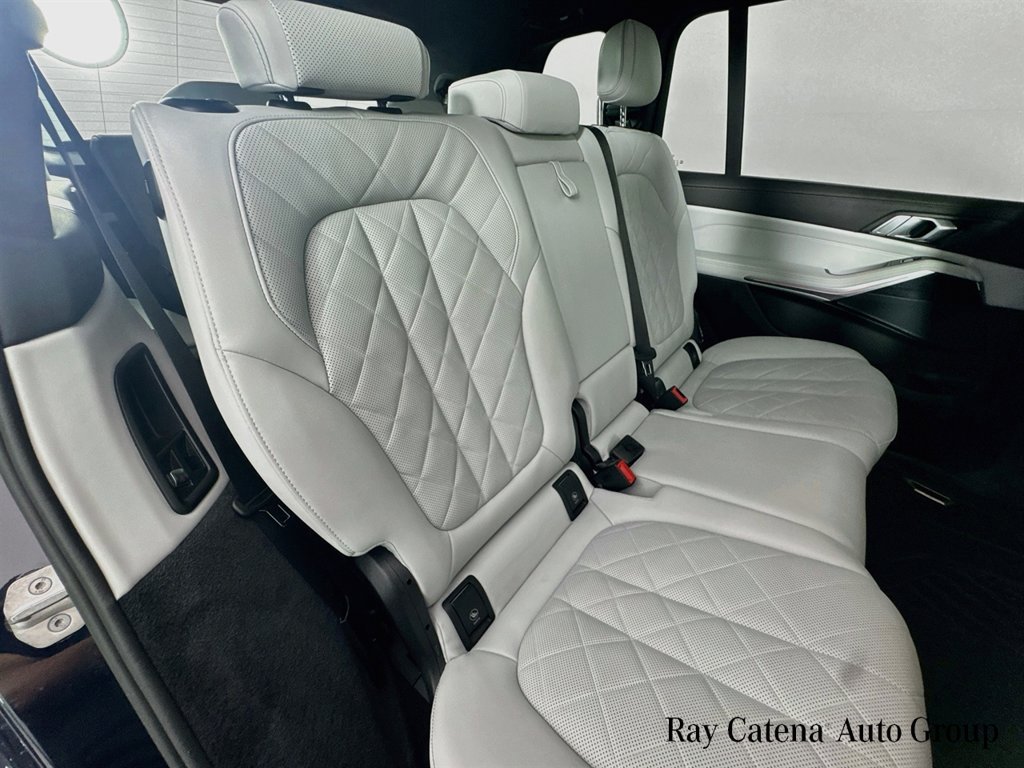 Used 2024 BMW X7 xDrive40i w/ M Sport Package AWD/4WD image 29