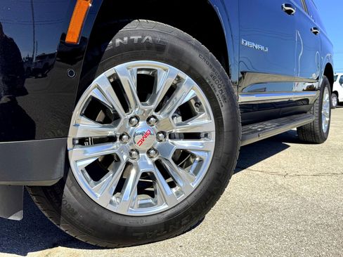 Used 2025 GMC Yukon XL Denali image 2