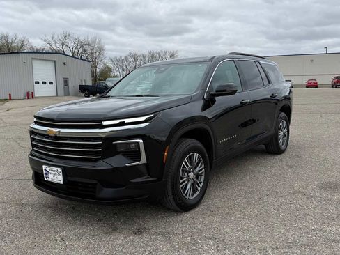 Used 2026 Chevrolet Traverse LT w/ Driver Confidence Package AWD/4WD image 1