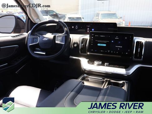 Used 2025 Ford Expedition Max Platinum AWD/4WD image 14