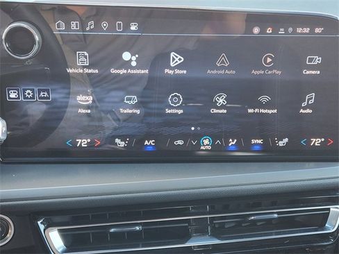 Used 2025 Chevrolet Traverse LT image 17