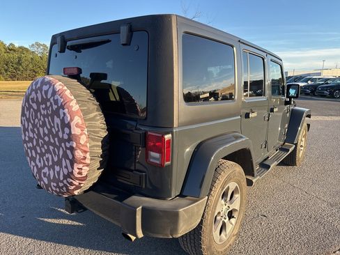 Used 2017 Jeep Wrangler Unlimited Sahara w/ Connectivity Group image 12