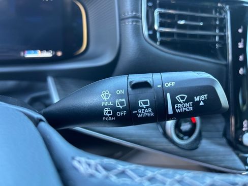 Used 2024 Jeep Wagoneer L Series II w/ Flexible Seating Group AWD/4WD image 23