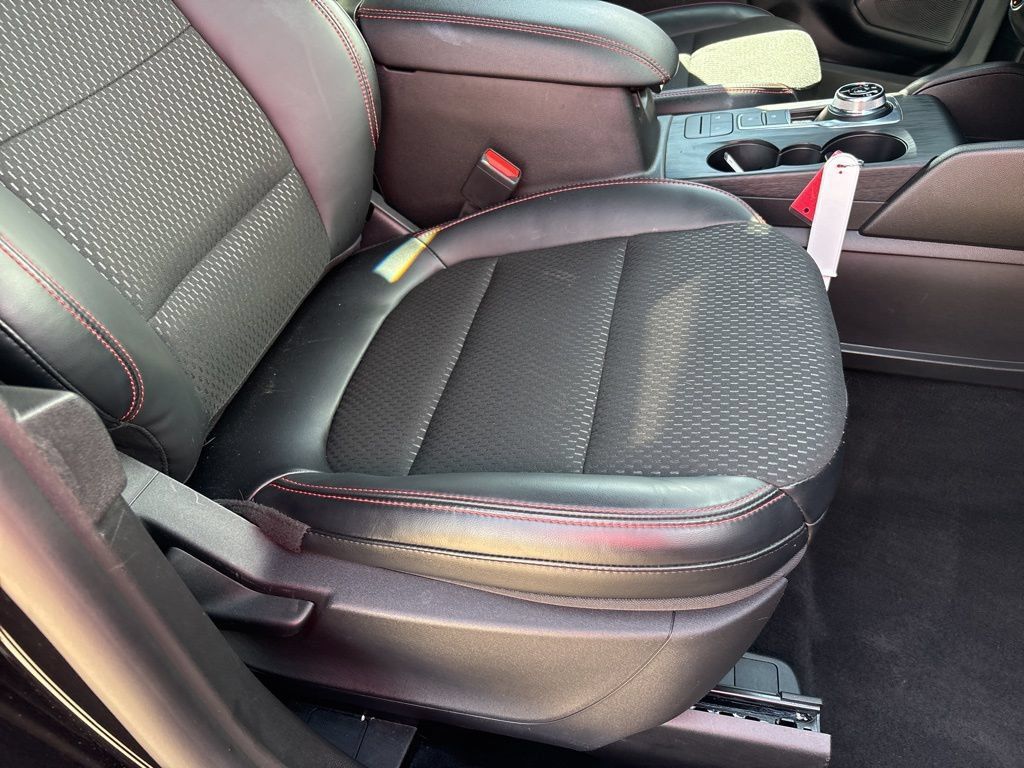 Used 2025 Ford Escape ST-Line Select AWD/4WD image 27