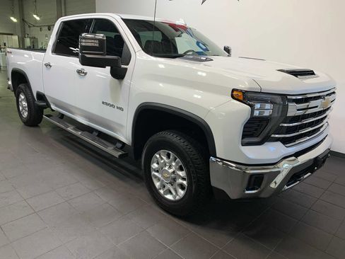 Used 2024 Chevrolet Silverado 2500 LTZ image 2