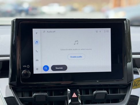 Used 2024 Toyota Corolla Cross L image 12