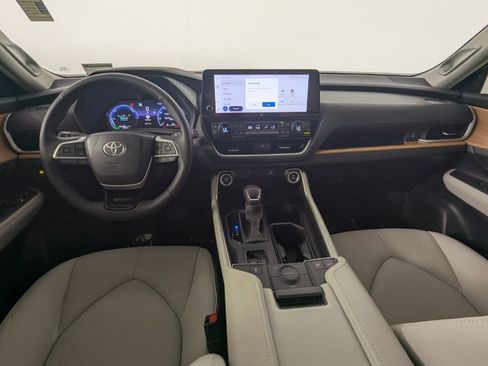 Used 2025 Toyota Grand Highlander AWD Hybrid image 17