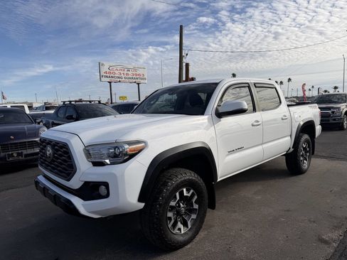 Used 2020 Toyota Tacoma TRD Off-Road w/ Technology Package image 2