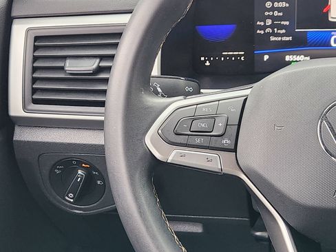 Used 2022 Volkswagen Atlas Cross Sport SE FWD image 28