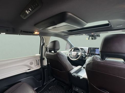 Used 2022 Toyota Sienna Platinum image 33