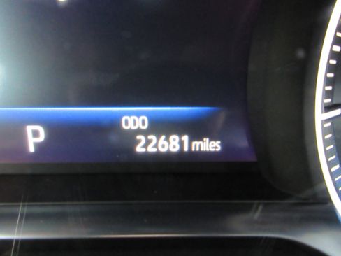 Used 2024 Toyota Venza XLE image 35