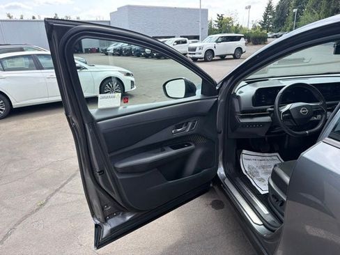 Used 2023 Nissan Ariya AWD image 9