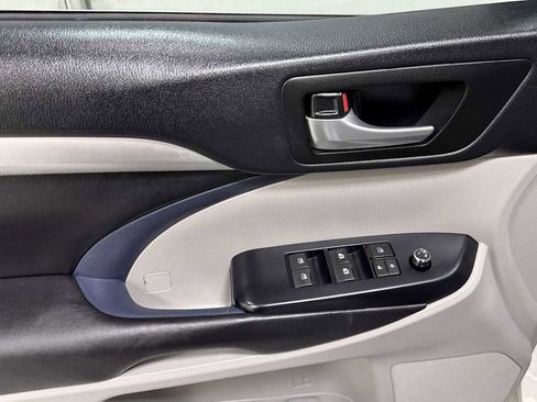 Used 2017 Toyota Highlander XLE image 15