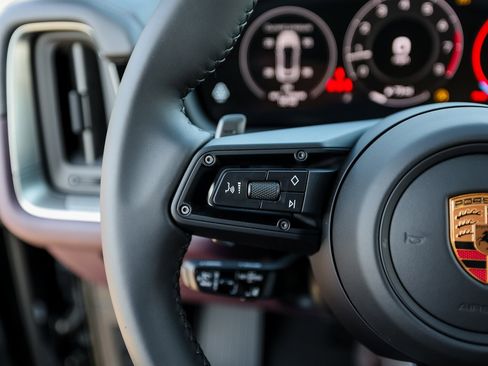 New 2026 Porsche Cayenne Coupe image 17