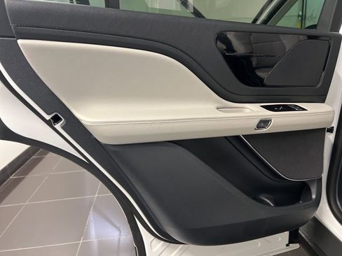 New 2026 Lincoln Aviator AWD image 36