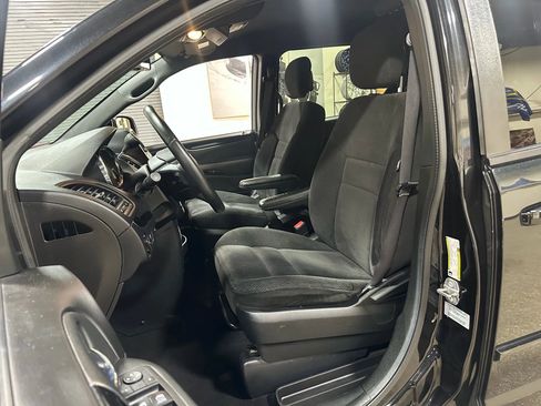 Used 2017 Dodge Grand Caravan SE image 22