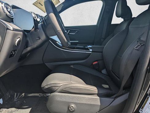 Certified 2025 Mercedes-Benz GLC 300 4MATIC image 4