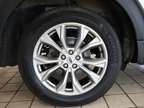 Used 2023 Ford Explorer XLT w/ Equipment Group 202A AWD/4WD image 58