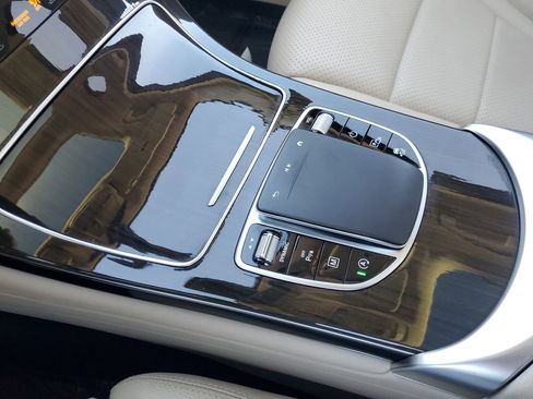 Used 2021 Mercedes-Benz GLC 300 image 31