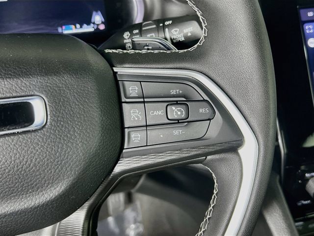 Used 2025 Jeep Grand Cherokee L Laredo RWD image 18