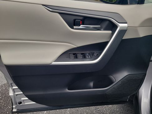 Used 2022 Toyota RAV4 XLE image 18