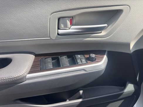 Used 2022 Toyota Sienna XLE FWD image 31