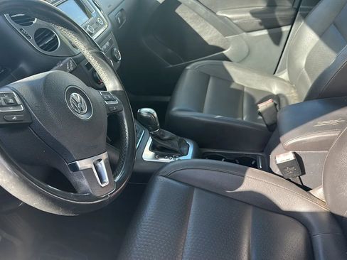 Used 2013 Volkswagen Tiguan SE image 25