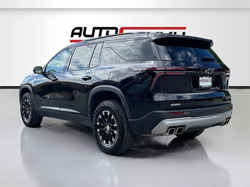 Used 2024 Chevrolet Traverse Z71 image 5