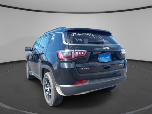Used 2025 Jeep Compass Limited image 4