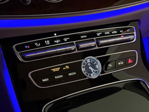 Used 2017 Mercedes-Benz E 400 4MATIC Wagon image 35