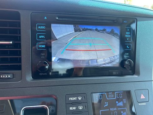 Used 2015 Toyota Sienna XLE Premium AWD/4WD image 24