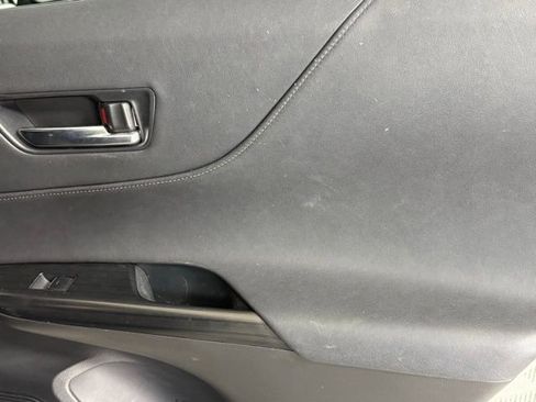 Used 2021 Toyota Venza XLE image 23