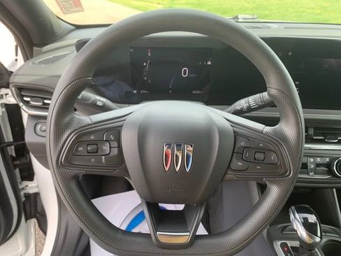 Used 2025 Buick Envista Preferred image 15