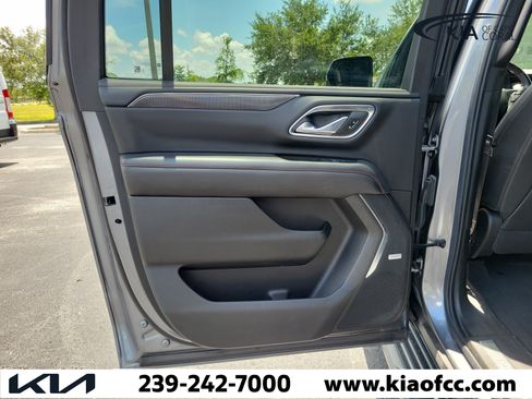 Used 2022 Chevrolet Suburban RST w/ Luxury Package AWD/4WD image 18