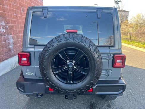 Used 2022 Jeep Wrangler Unlimited Sahara AWD/4WD image 6