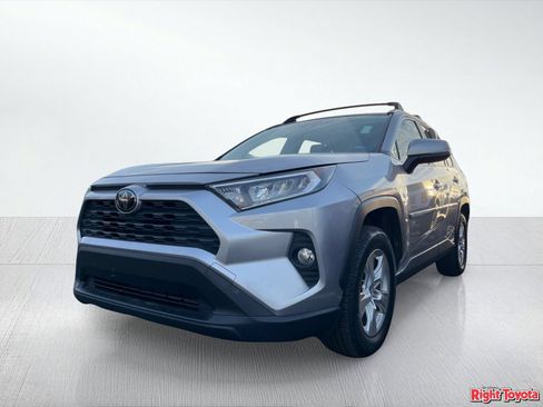 Used 2019 Toyota RAV4 XLE w/ Convenience Package FWD image 2
