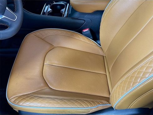 Used 2023 Chrysler Pacifica Pinnacle image 14