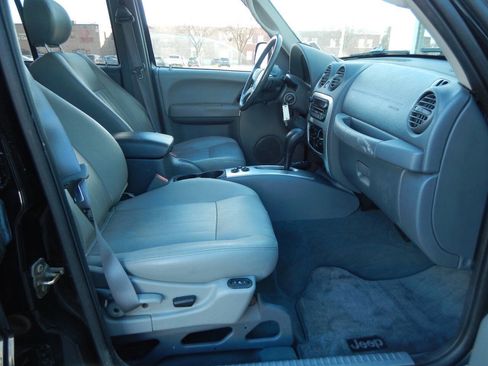 Used 2005 Jeep Liberty Limited image 35