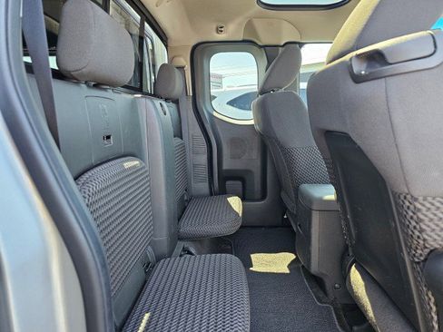 Used 2012 Nissan Frontier SV w/ SV Premium Utility Pkg AWD/4WD image 13