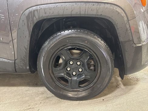 Used 2018 Jeep Renegade Sport w/ Power & Air Group image 29